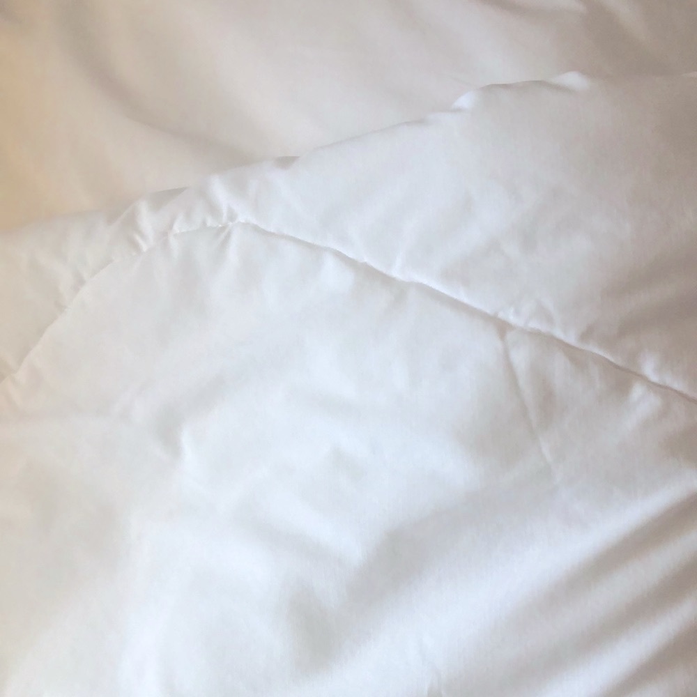 ☁️ Queen Synthetic Fill Duvet Insert / Comforter / Blanket (REQUIRES MENDING)